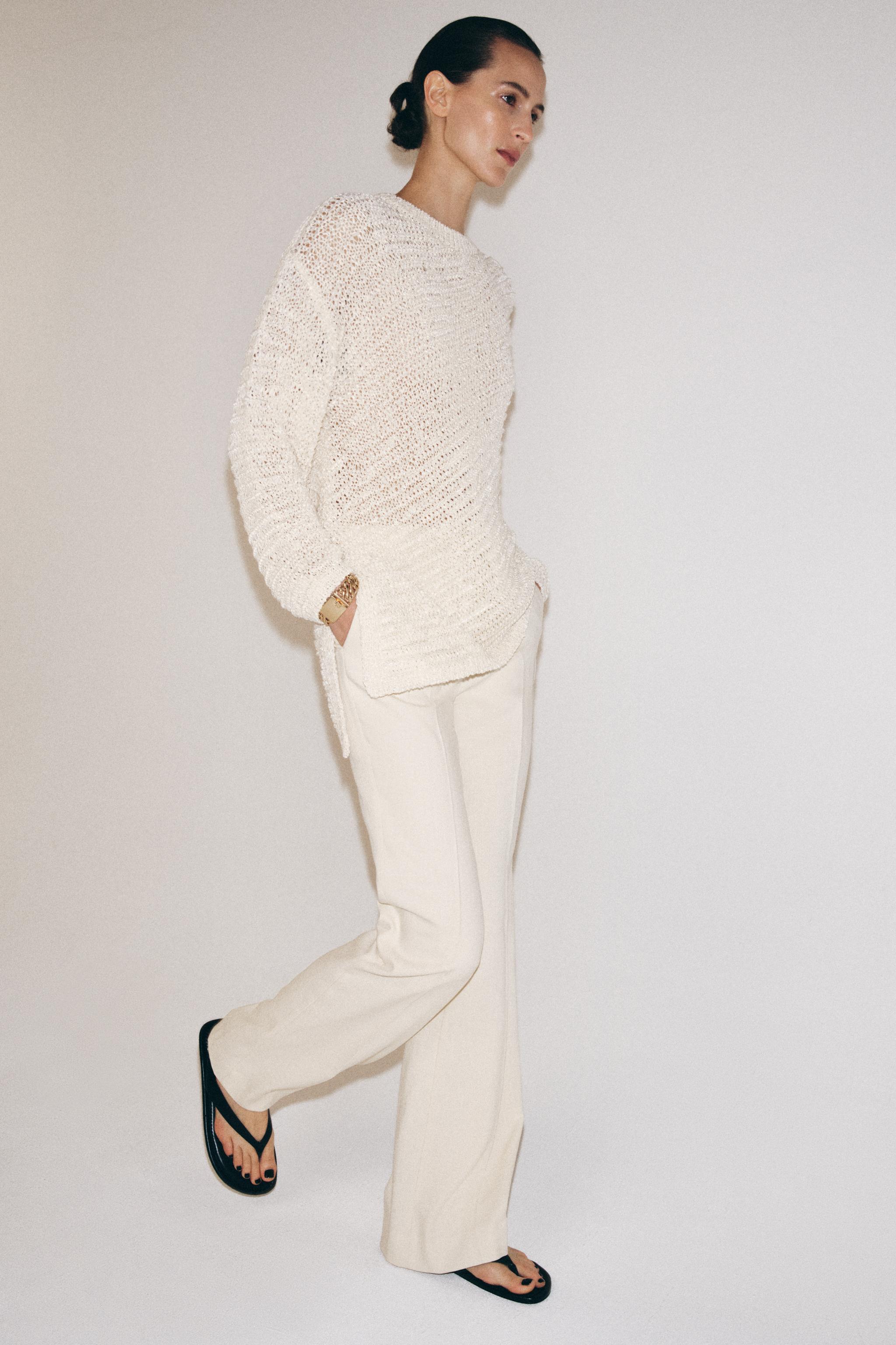 PULL OVERSIZE EN MAILLE ASYMÉTRIQUE